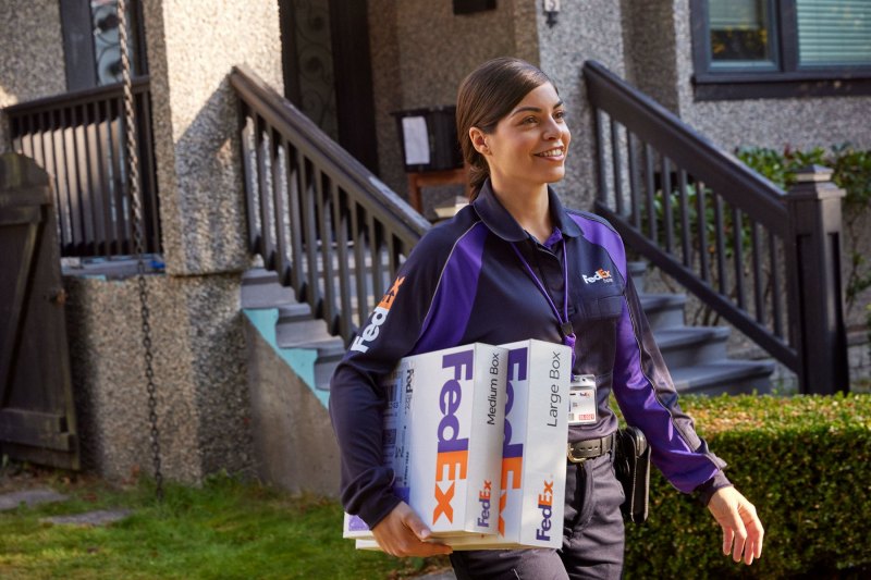 01_COURIER_A_PORCH_0614
