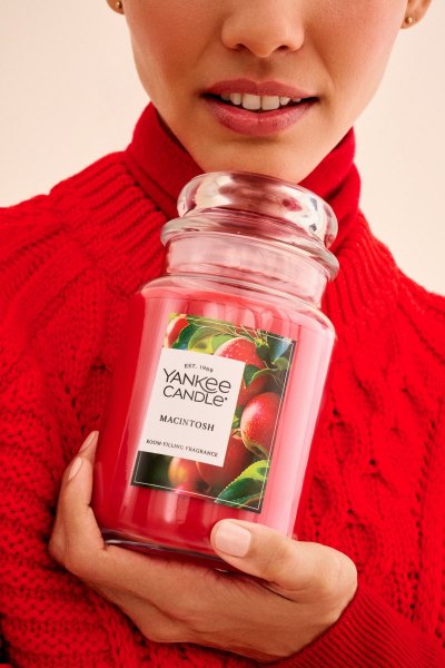 YC_Fall_Winter25_Shot_10_Cora_Emmanuel_Macintosh_Apothecary_0291_RGB_QC_FINAL