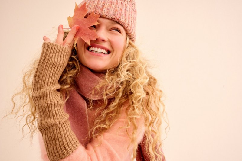 YC_Fall_Winter25_Shot_11_Sophia_Ahrens_Autumn_Leaves_0493_RGB_QC_FINAL