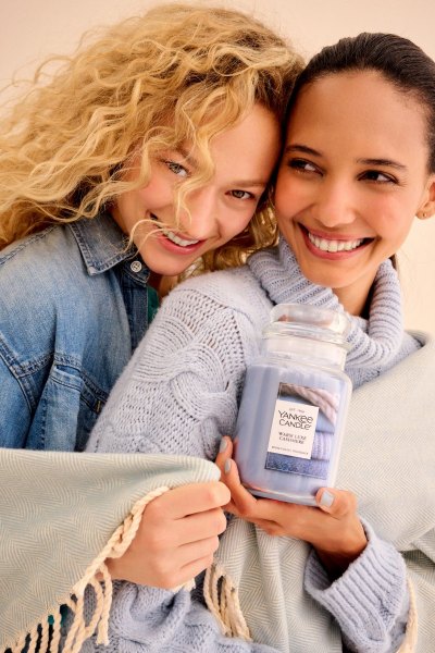 YC_Fall_Winter25_Shot_20_Cora_Emmanuel_Sophia_Ahrens_Warm_Luxe_Cashmere_Aphotecary_0122_V2_RGB_QC_FINAL