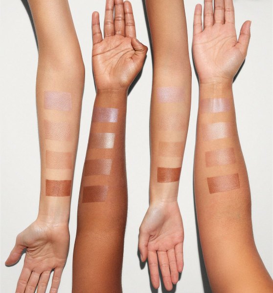 13_SG_2023_GLOWSCREEN_ARM_SWATCH_JESSICA_HOLLIE_TATIANA_DANIELLE_0396_V2