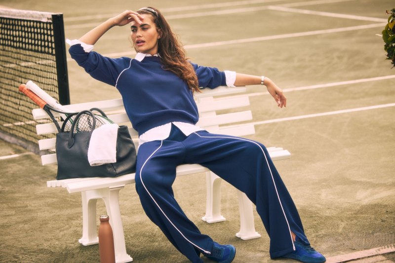 21351R-TimelessNavy_50944R-TimelessNavy_Editorial_039_V2_RGB_QC_FINAL